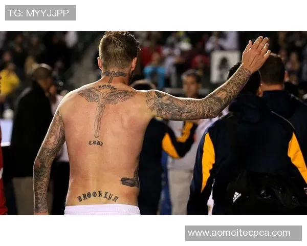 足球明星背部纹身老虎的故事与意义揭秘 足球明星背部纹身老虎的故事与意义揭秘