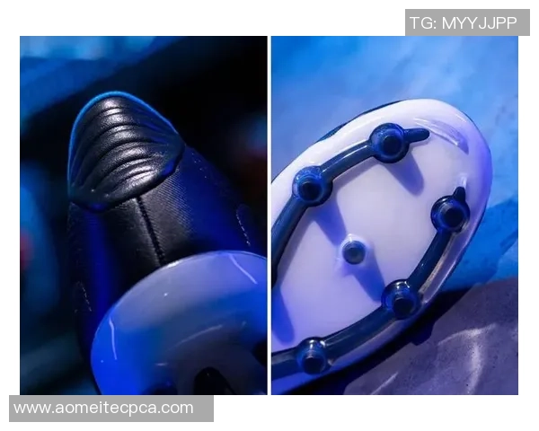 足球明星穿蓝色足球鞋的精彩瞬间与时尚搭配解析